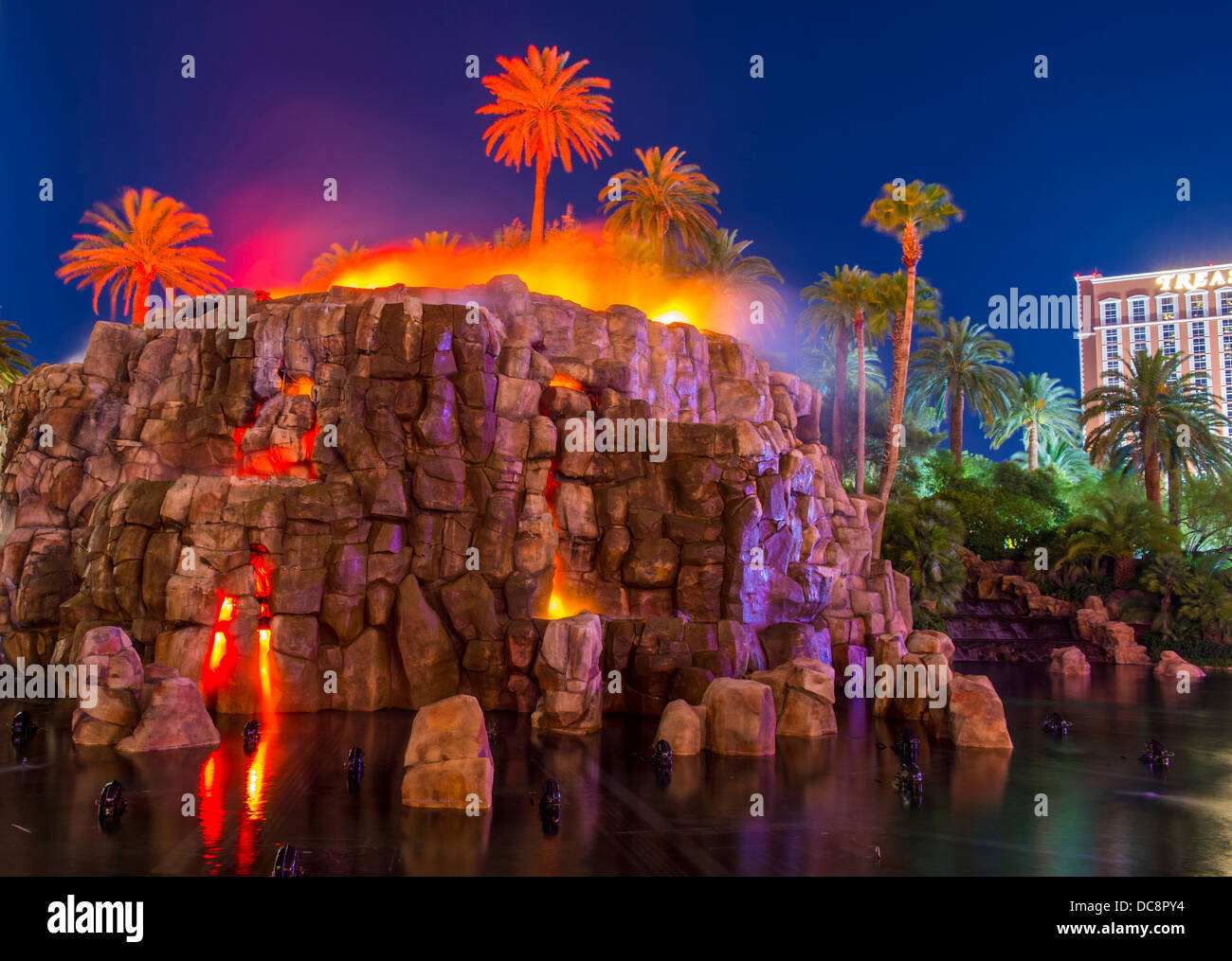 The Mirage Hotel artificial volcano in Las Vegas Stock Photo Alamy