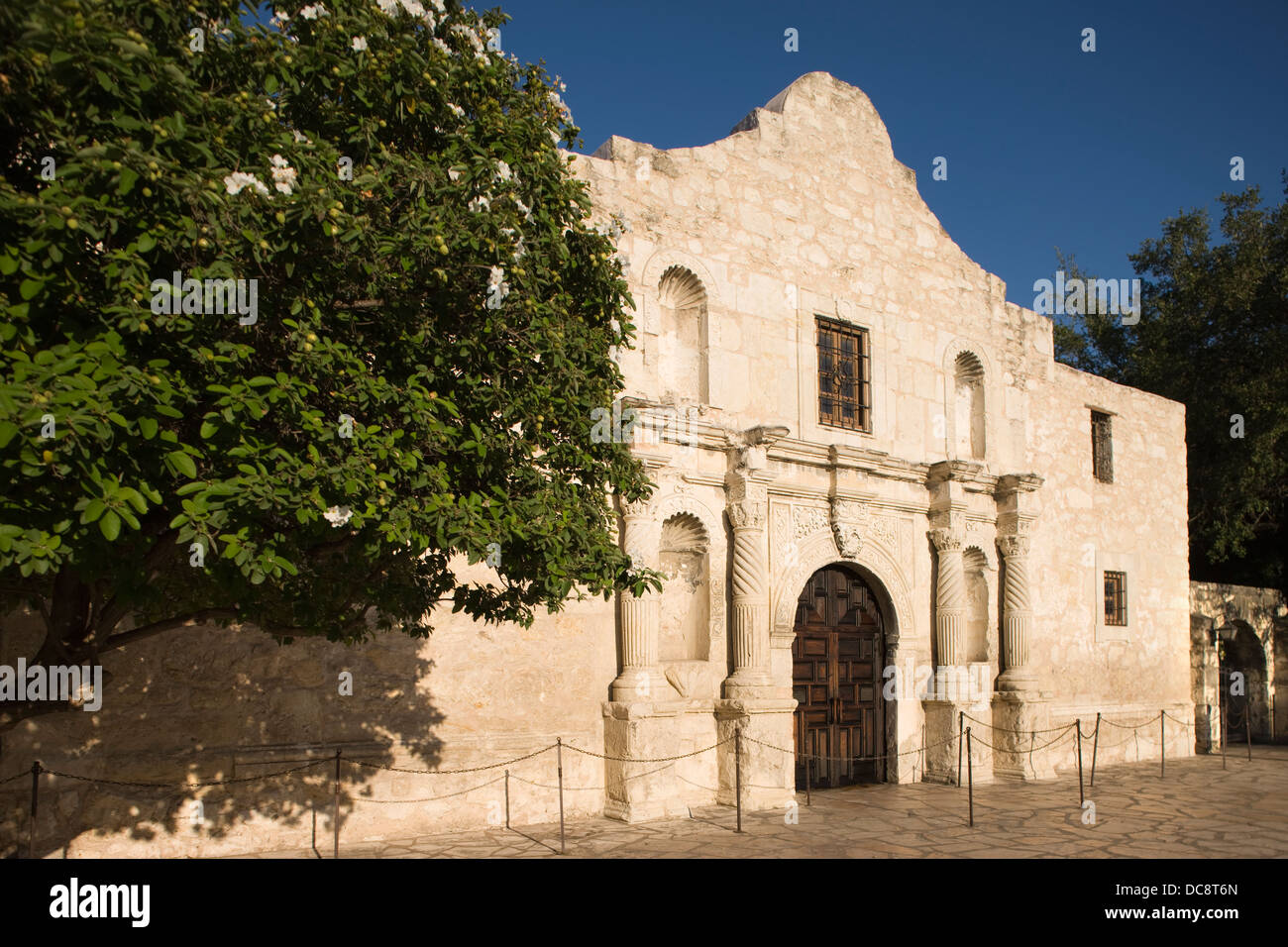 ALAMO MISSION SAN ANTONIO DE VALERO ALAMO PLAZA DOWNTOWN SAN ANTONIO TEXAS USA Stock Photo