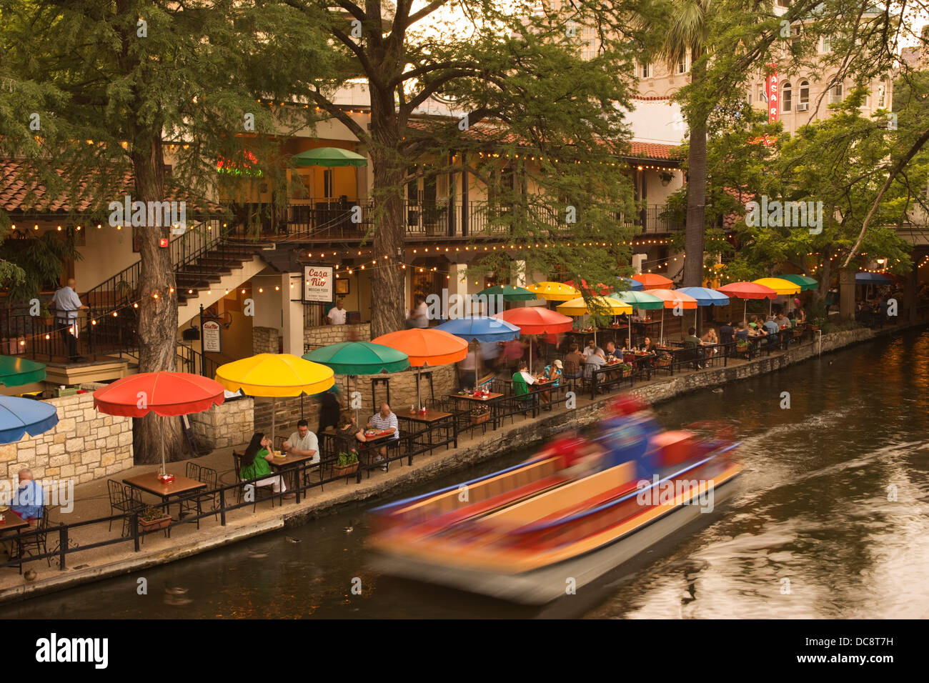 OUTDOOR CAFES RESTAURANTS RIVER WALK DOWNTOWN SAN ANTONIO TEXAS USA