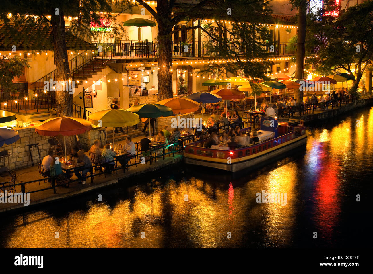 OUTDOOR CAFES RESTAURANTS RIVER WALK DOWNTOWN SAN ANTONIO TEXAS USA