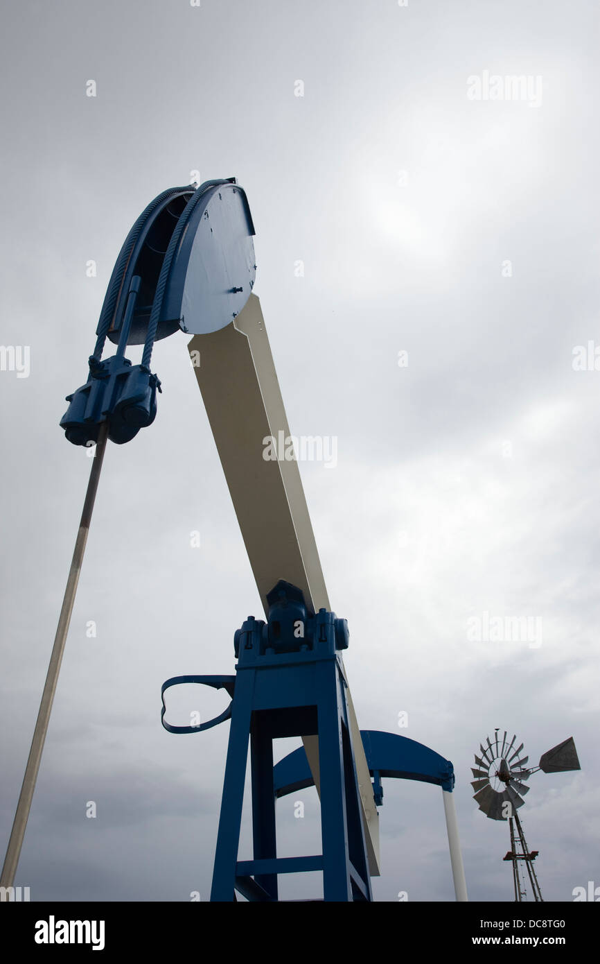 NODDING DONKEY PUMP JACK OIL WELL TEXAS USA Stock Photo Alamy