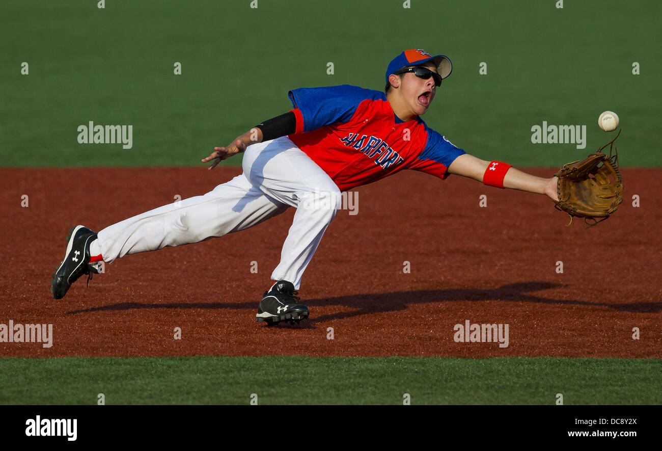 Dive catch hires stock photography and images Alamy