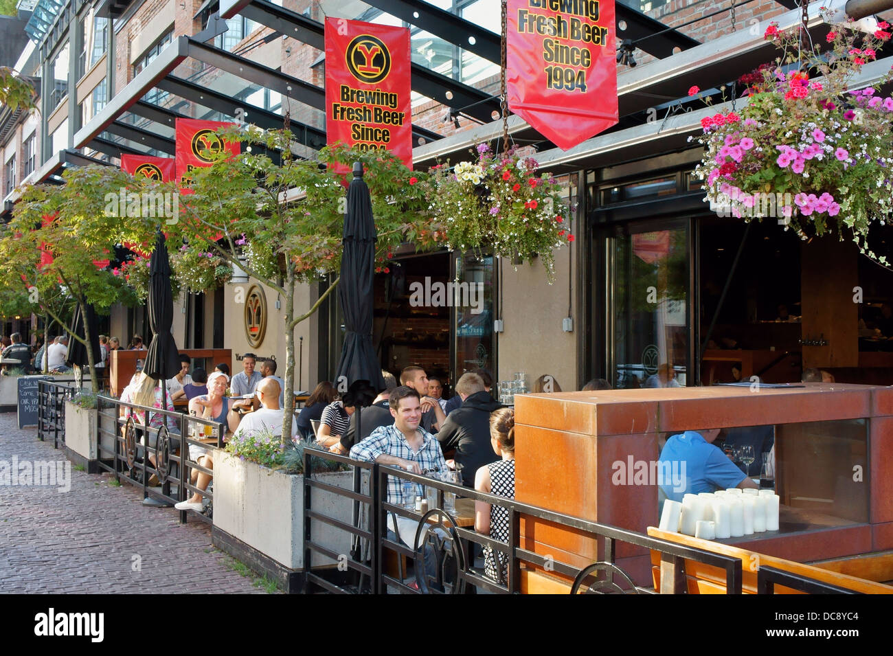 People dining on outdoor patio of the Yaletown Brewing Company restaurant in Yaletown, Vancouver, British Columbia, Canada Stock Photo