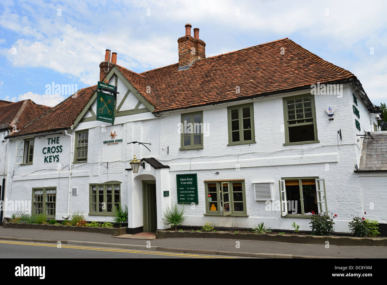 The 16th century Cross Keys Inn & Restaurant, Church Road, Pangbourne, Berkshire, England. United Kingdom Stock Photo