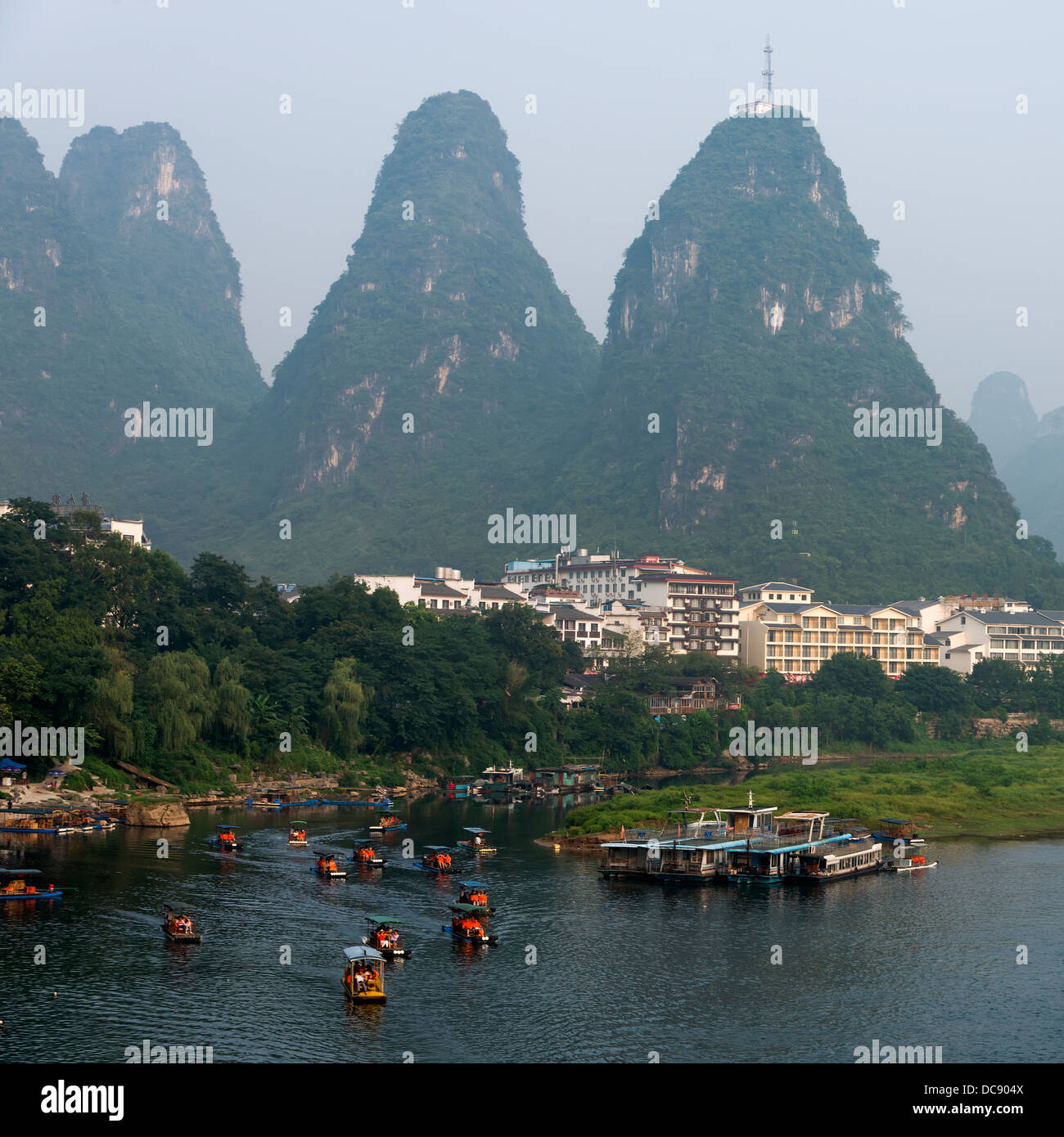 Boats along the Li River and peaked mountains; Guilin, Guangxi, China Stock Photo