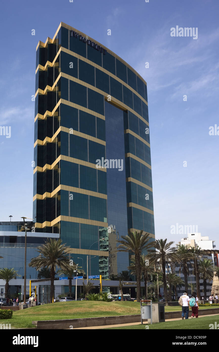 The JW Marriott Hotel on Malecon De La Reserva across the ...