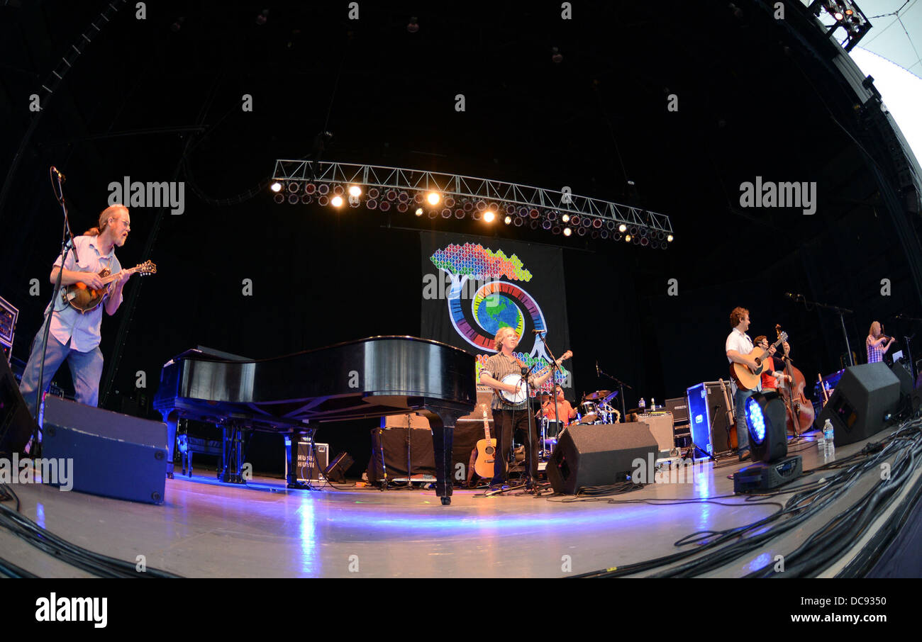Portsmouth, Virginia, USA. 11th Aug, 2013. American newgrass, jamband 'Railroad Earth' performs during the 'Noise Of The Earth Tour' at The Ntelos Pavilion. (Credit Image: Credit:  Jeff Moore/ZUMA Wire/Alamy Live News) Stock Photo