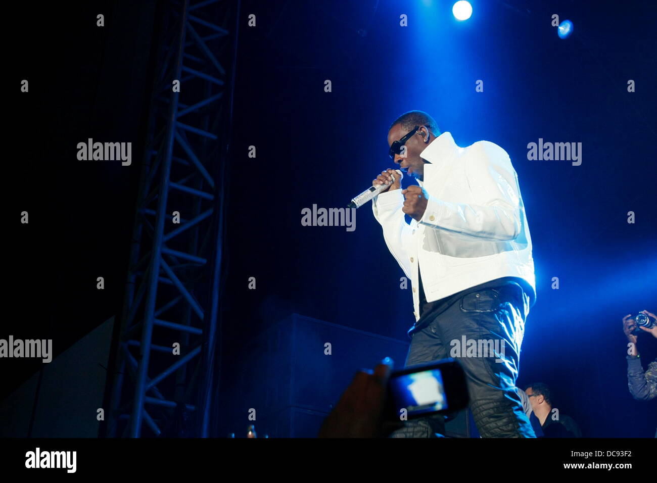 JOHANNESBURG, SOUTH AFRICA R Kelly performs during his 'Single Ladies