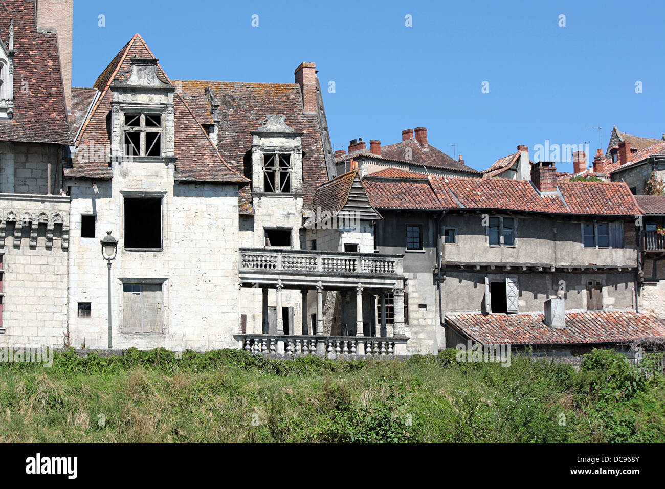 Perigueux, semi-derelict houses beside river Isle Stock Photo