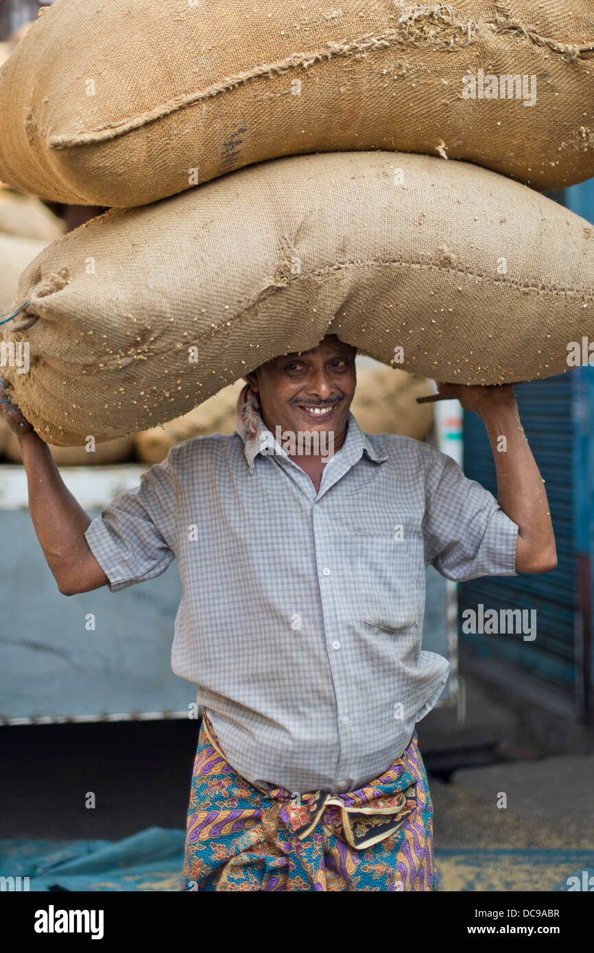 Load carrying man india hires stock photography and images Alamy