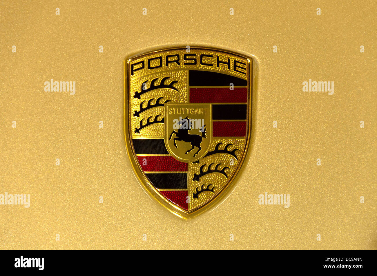 Porsche logo a car hi-res stock photography and images - Alamy