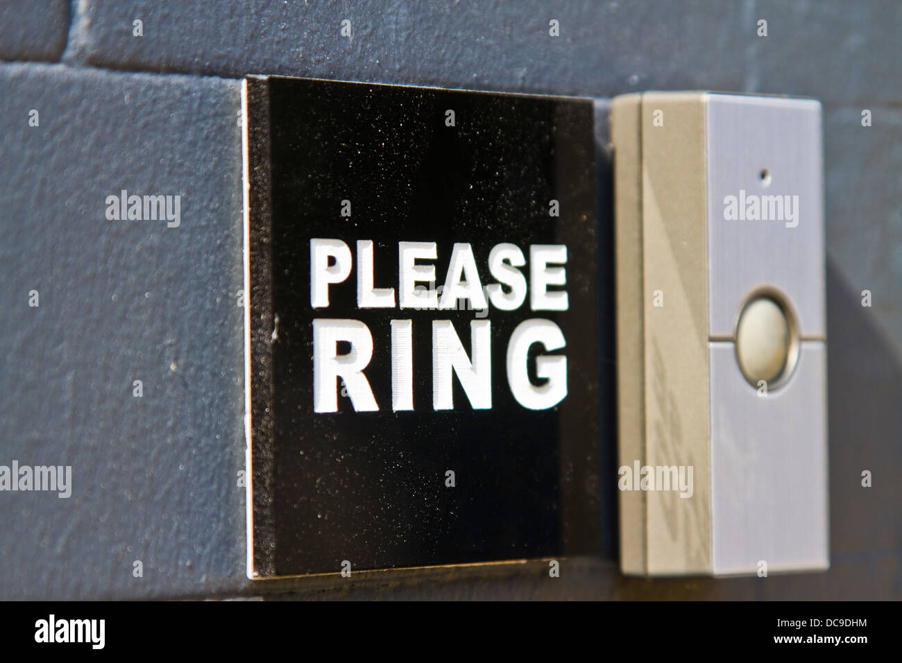 Please ring doorbell and sign outside of property, London Stock Photo