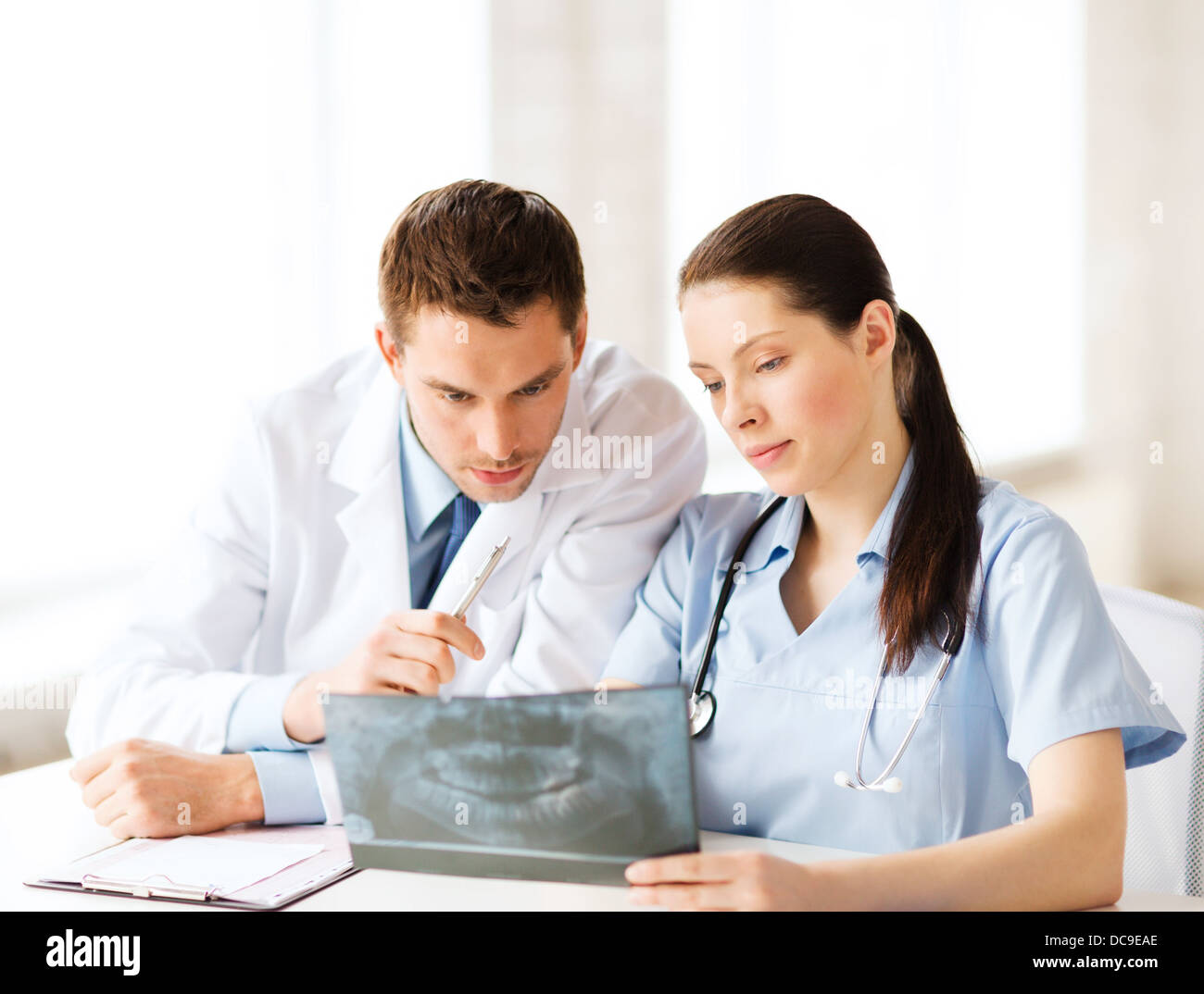 two doctors looking at x-ray Stock Photo - Alamy
