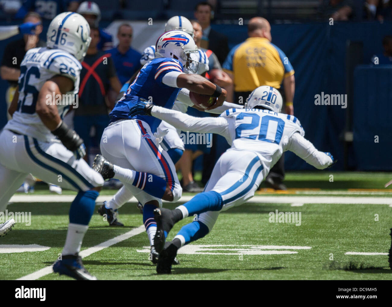 Buffalo bills tackle hi-res stock photography and images - Alamy