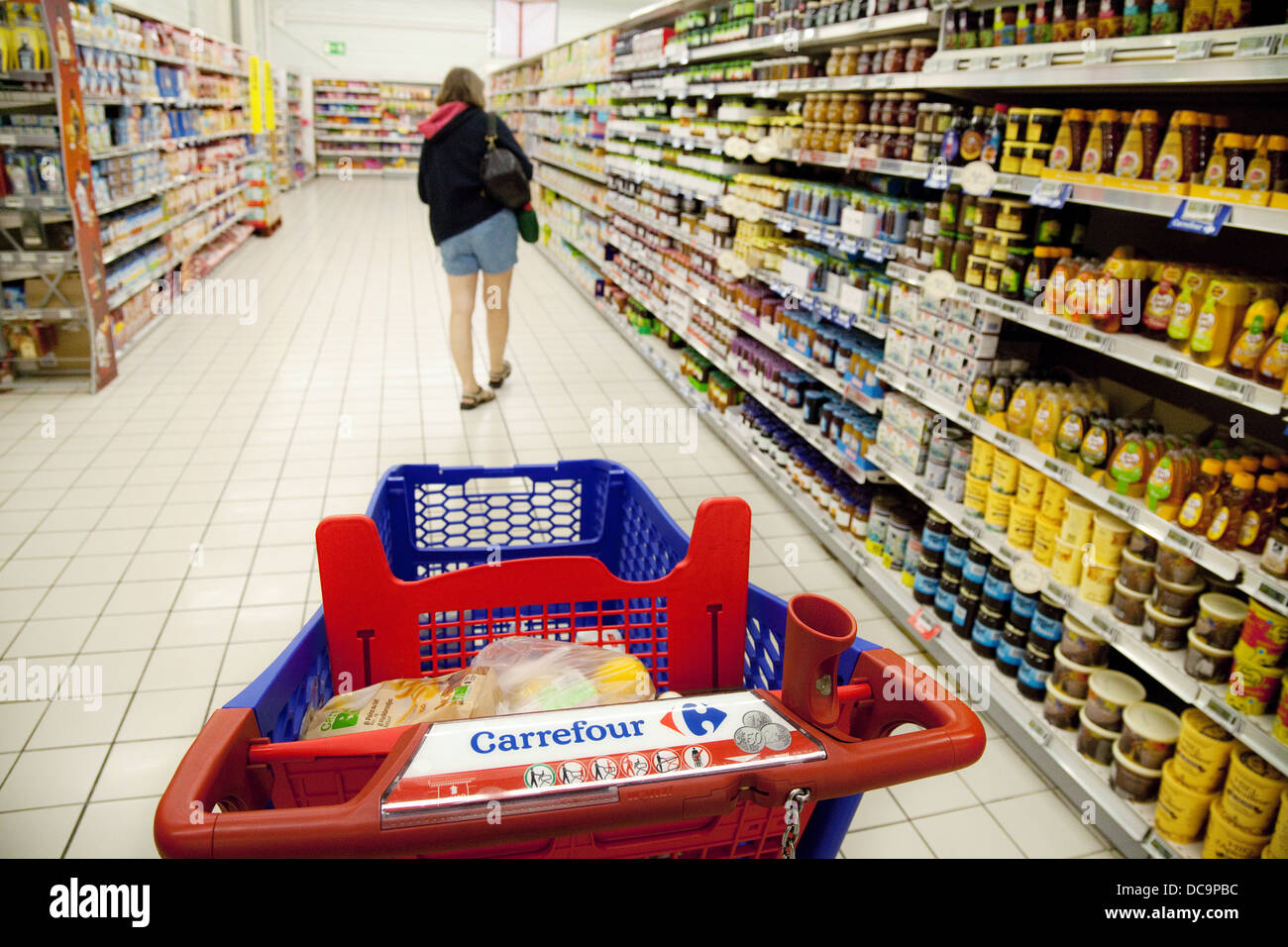 Carrefour hi-res stock photography and images - Alamy