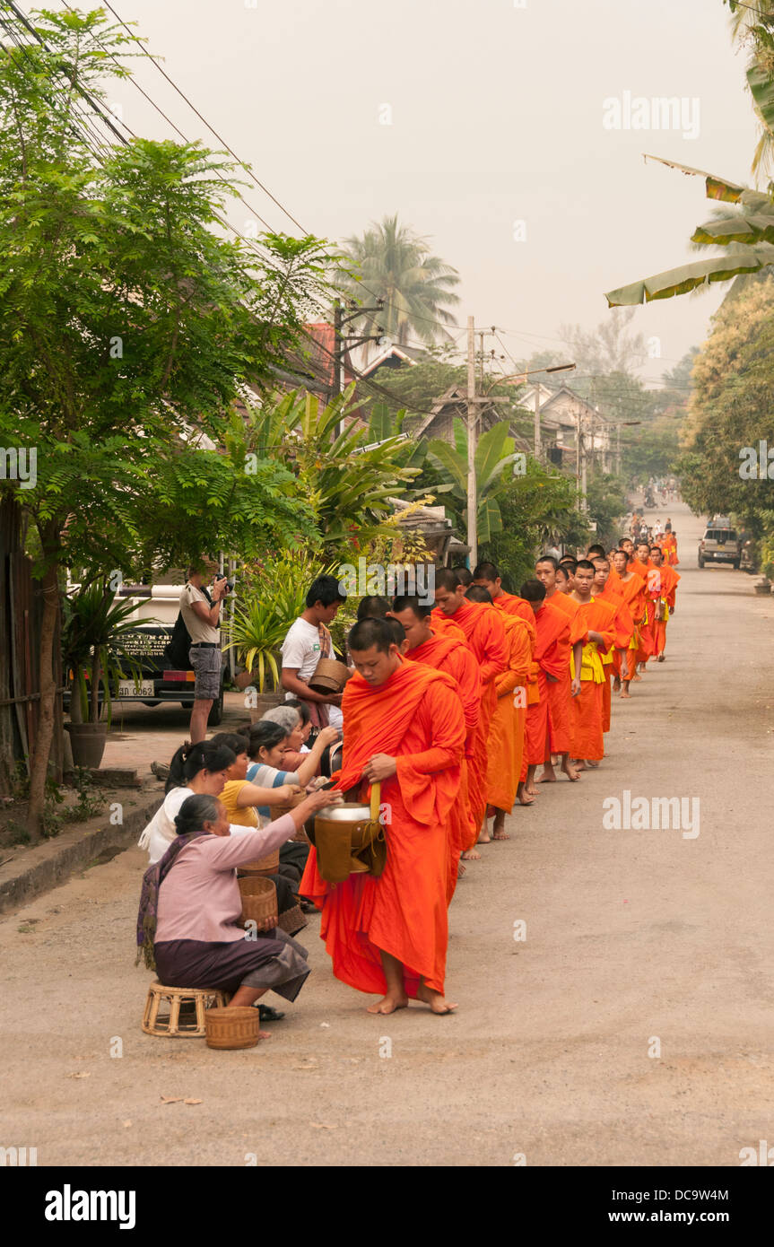 Elk209-1214v Laos, Luang Prabang, monks collecting food alms Stock Photo