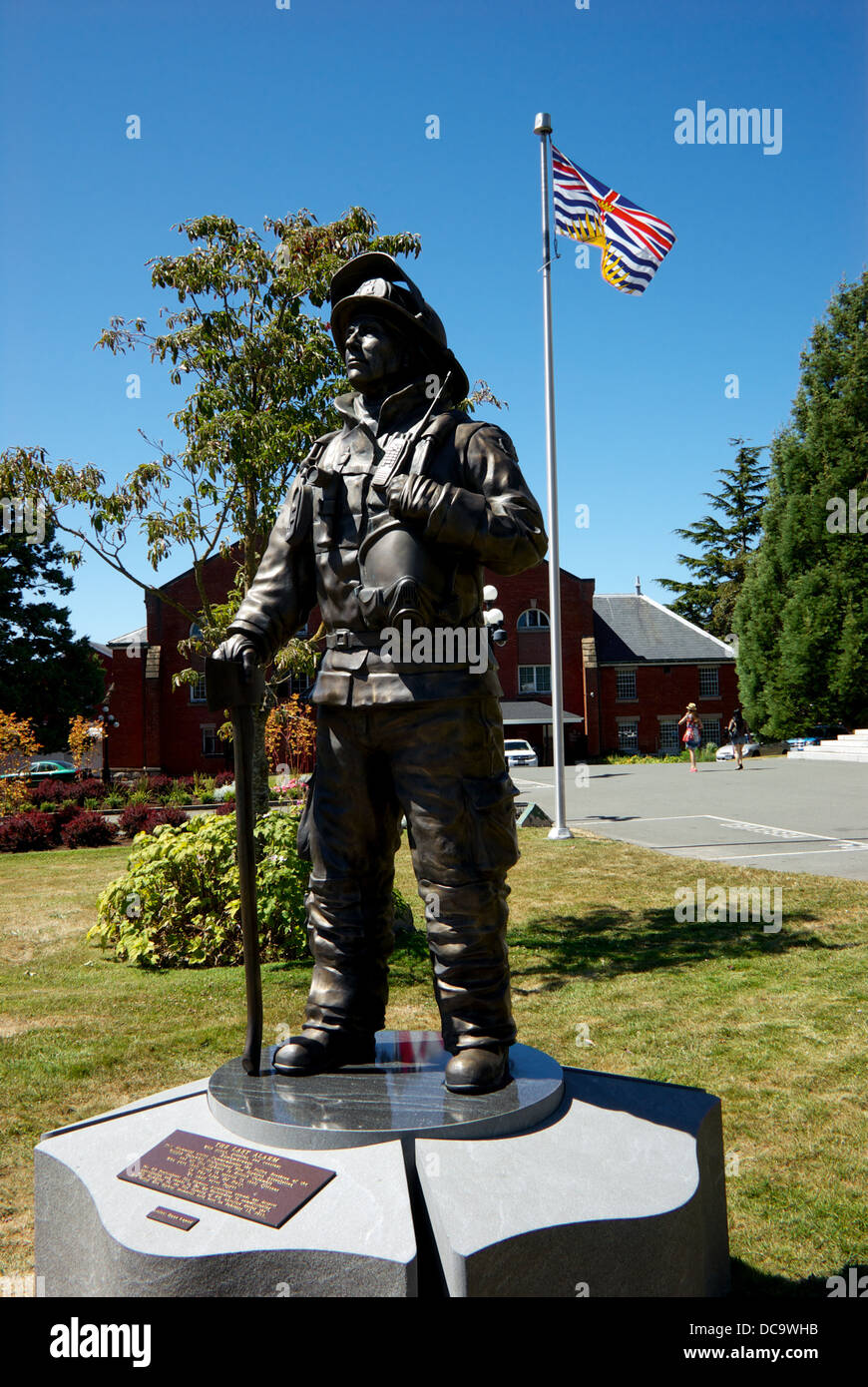 Artist Dean Lauze sculpture 'The Last Alarm' commemorating fallen fire fighters BC Legislature grounds Victoria Stock Photo