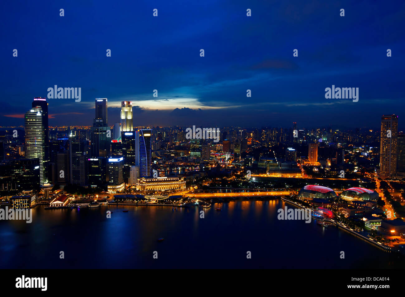Singapore skyline roof hi-res stock photography and images - Alamy