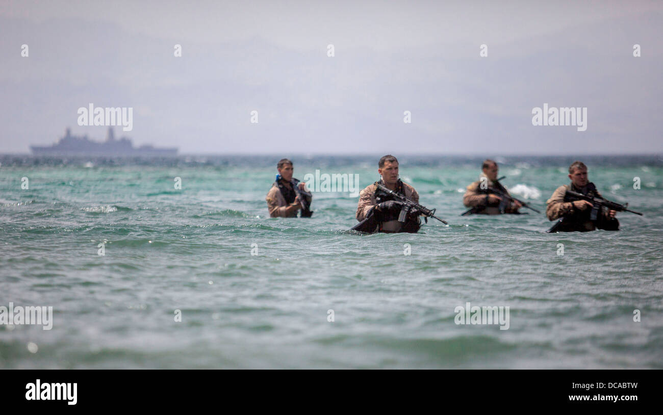 us-marines-maritime-raid-force-commandos-conduct-an-amphibious-assault