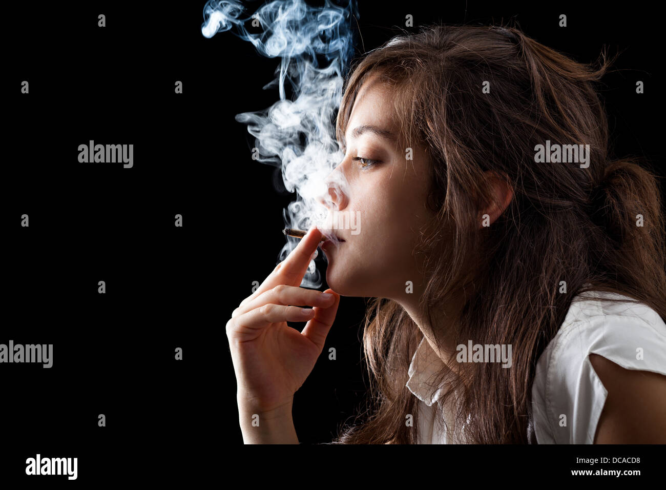 chicks-smoking-black-cigarettes-picked-the-golden