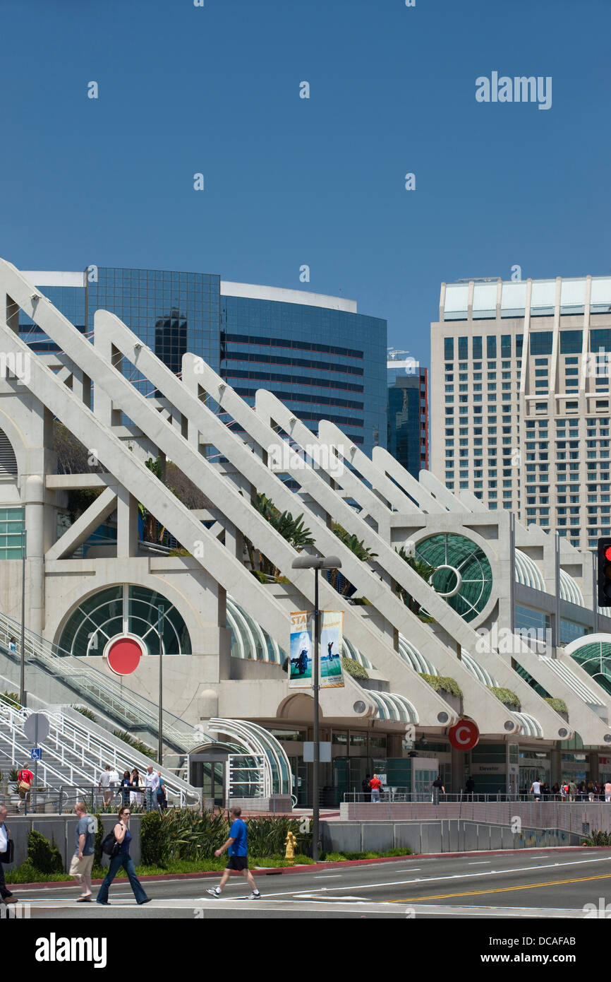 CONVENTION CENTER (©ARTHUR ERICKSON 1989) MARINA DISTRICT DOWNTOWN SAN