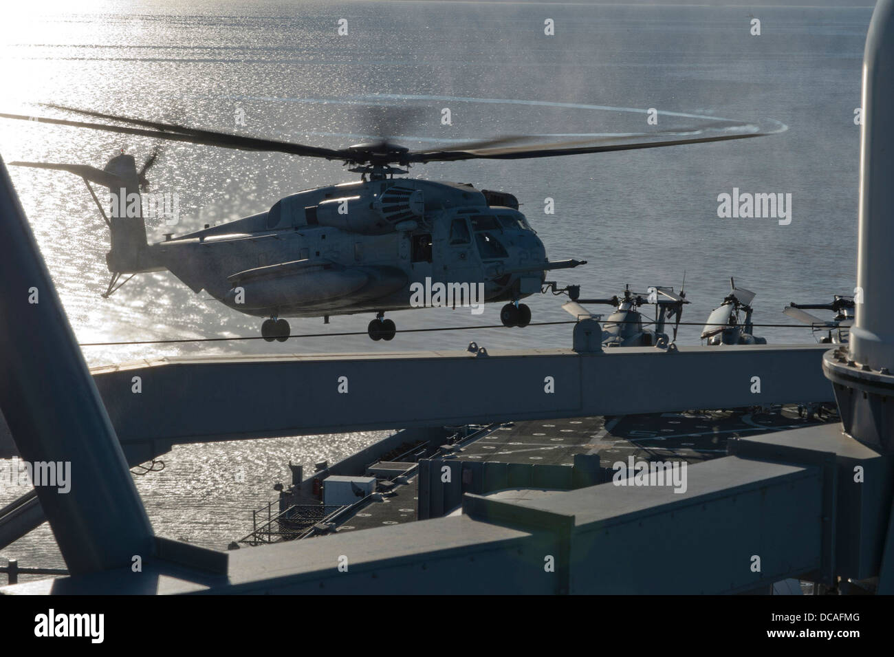 A CH-53E Super Stallion, attached to the 31st Marine Expeditionary Unit, approaches the flight deck of amphibious transport dock ship USS Denver (LPD 9). Denver is on patrol with the Bonhomme Richard Amphibious Ready Group and, with the embarked 31st MEU, Stock Photo