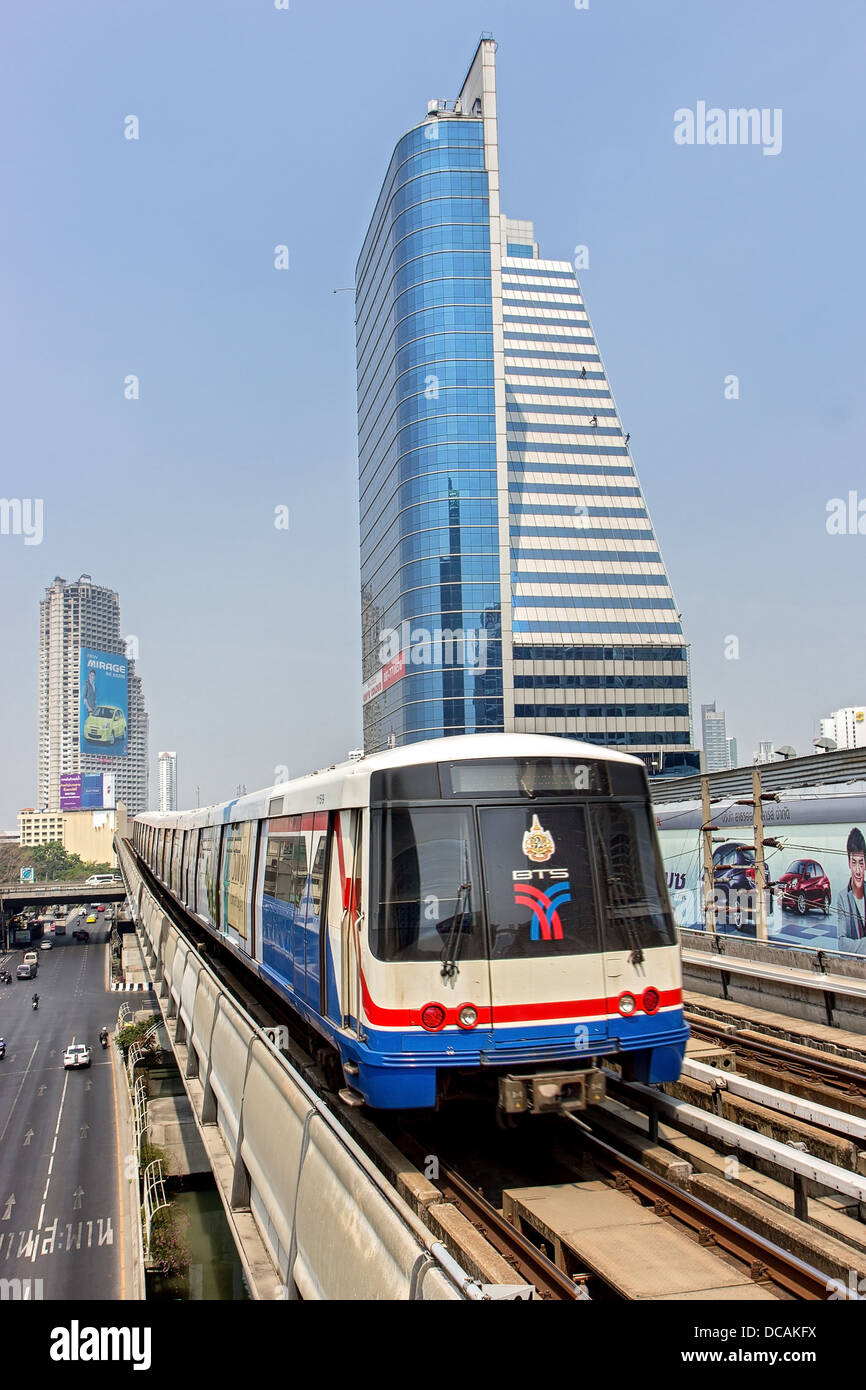 Sky train in Bangkok with building Stock Photo
