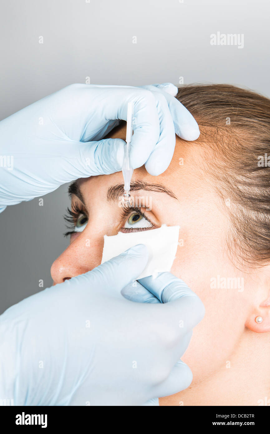 Prescription eye drops hires stock photography and images Alamy