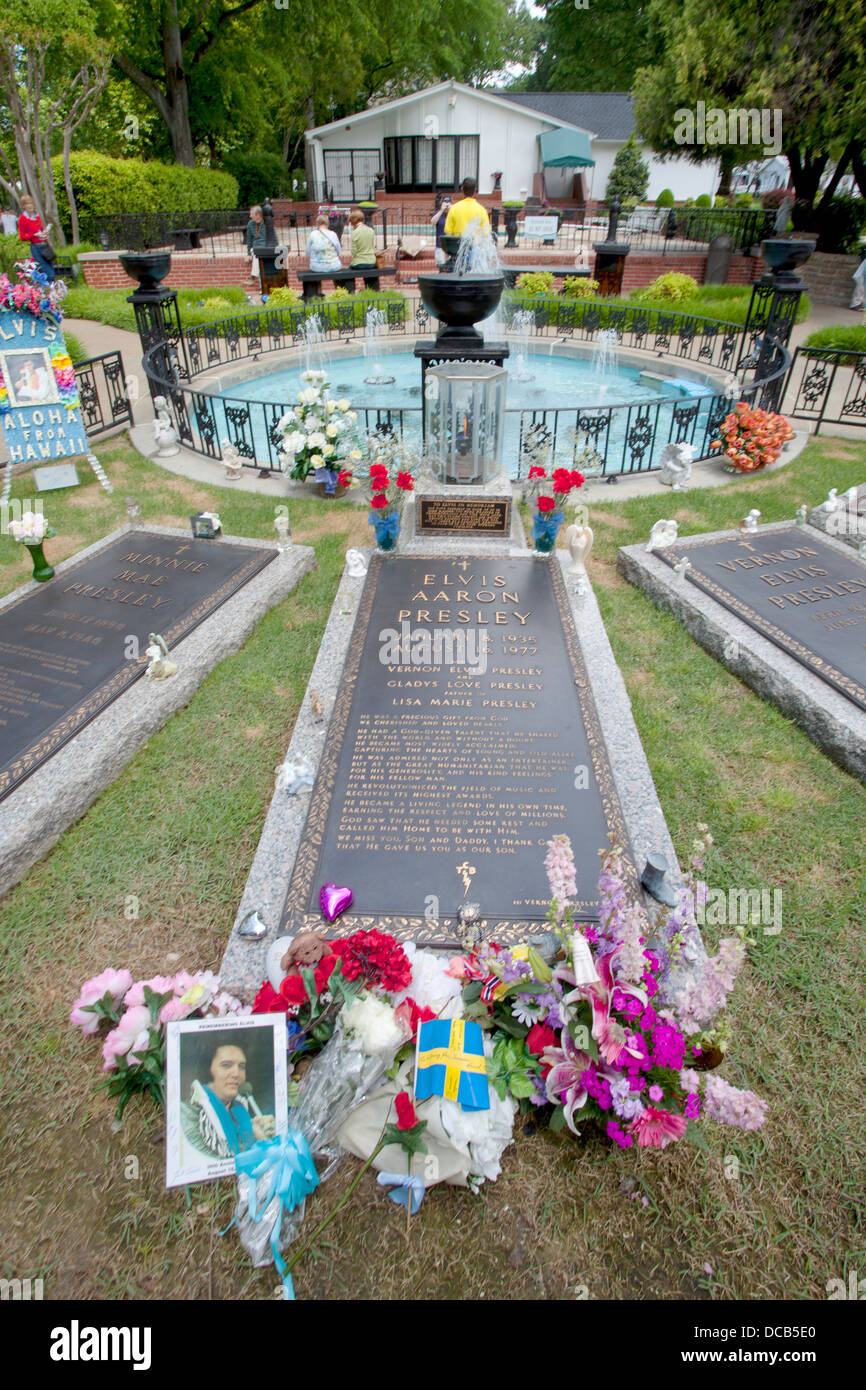 The Memorial Garden With The Graves Of Elvis Presley And His