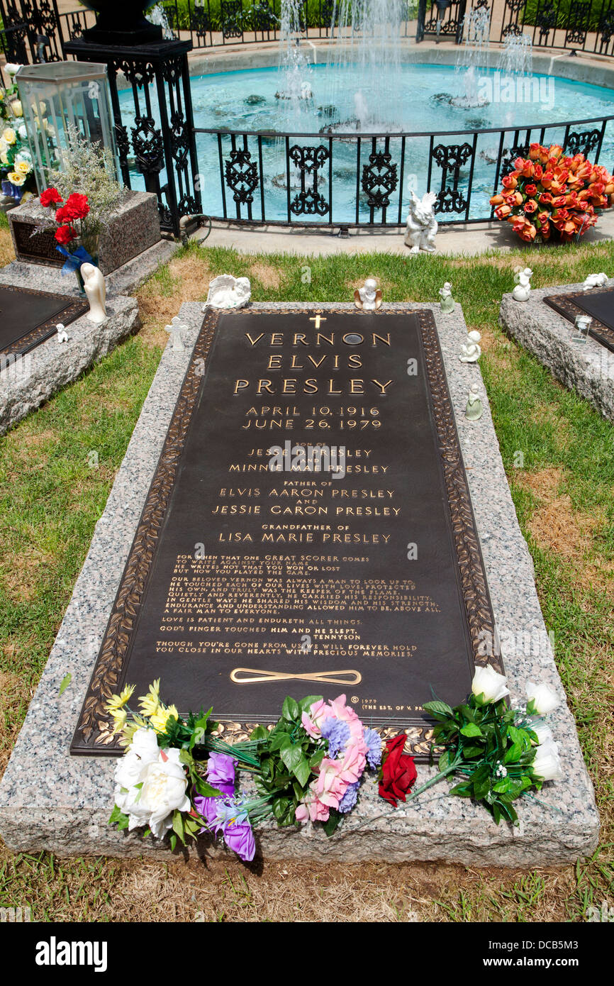 The Memorial Garden With The Graves Of Elvis Presley And His