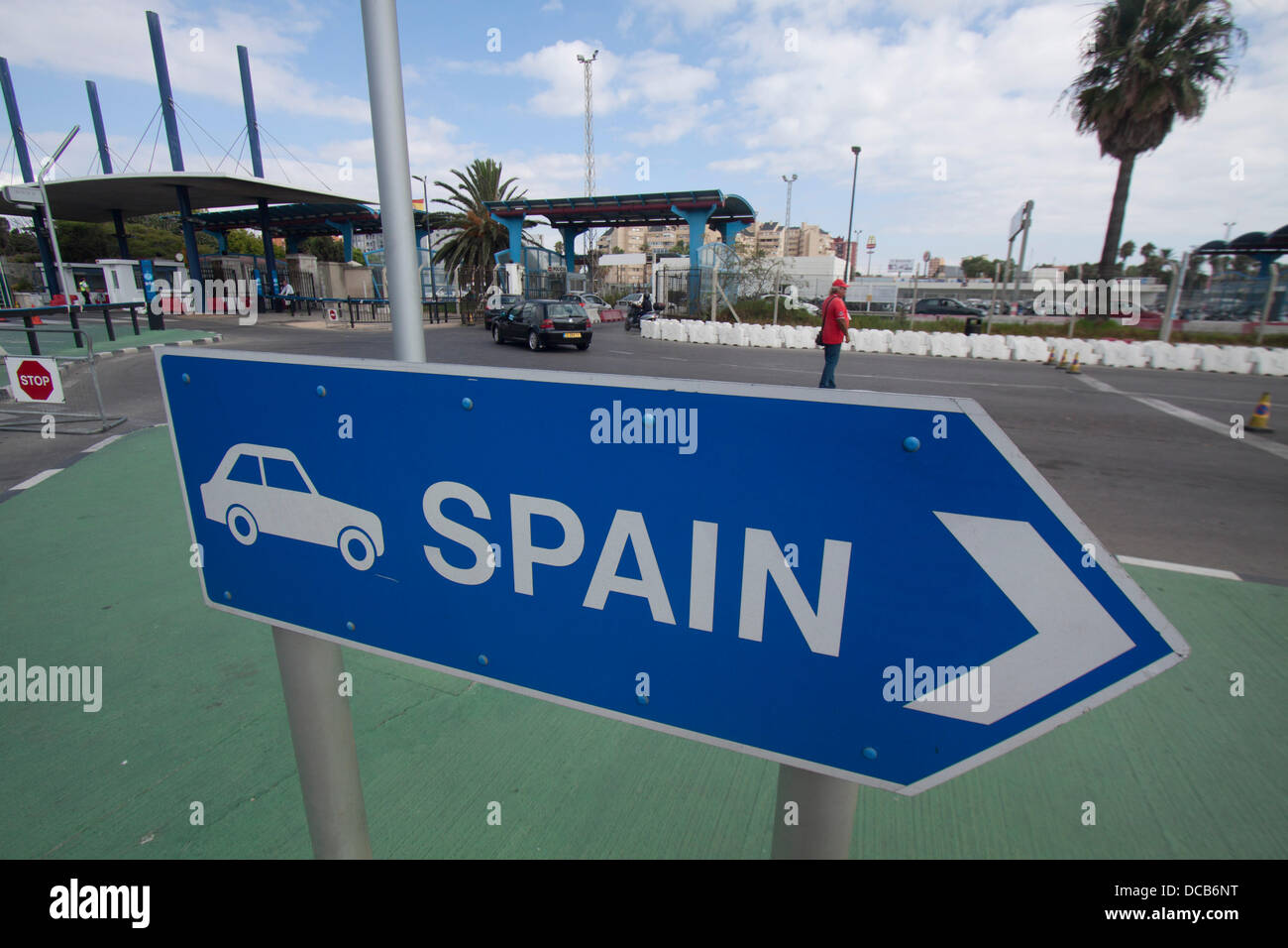 Gibraltar. 14th August 2013.  Motorists  in Gibraltar wait to cross border as tensions rise between the British and Spanish governments after Spain imposed additional border checks as Britain sends warships to Gibraltar Credit:  amer ghazzal/Alamy Live News Stock Photo