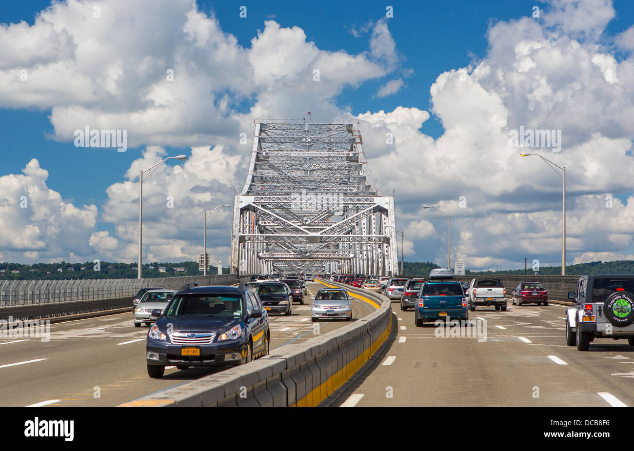 TAPPAN ZEE BRIDGE, NEW YORK, USA - Crossing Hudson River westbound on Tappan Zee Bridge. Stock Photo