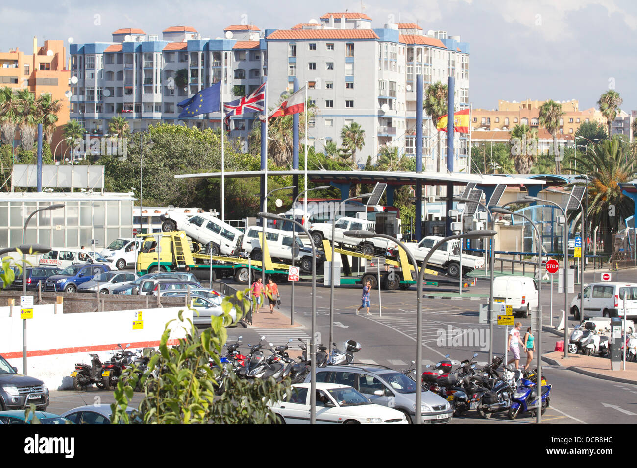 Gibraltar. 14th Aug. 2013.  Motorists  in Gibraltar wait to cross the border as tensions rise between the British and Spanish governments after Spain imposed additional border checks as Britain sends warships to Gibraltar Credit:  amer ghazzal/Alamy Live News Stock Photo