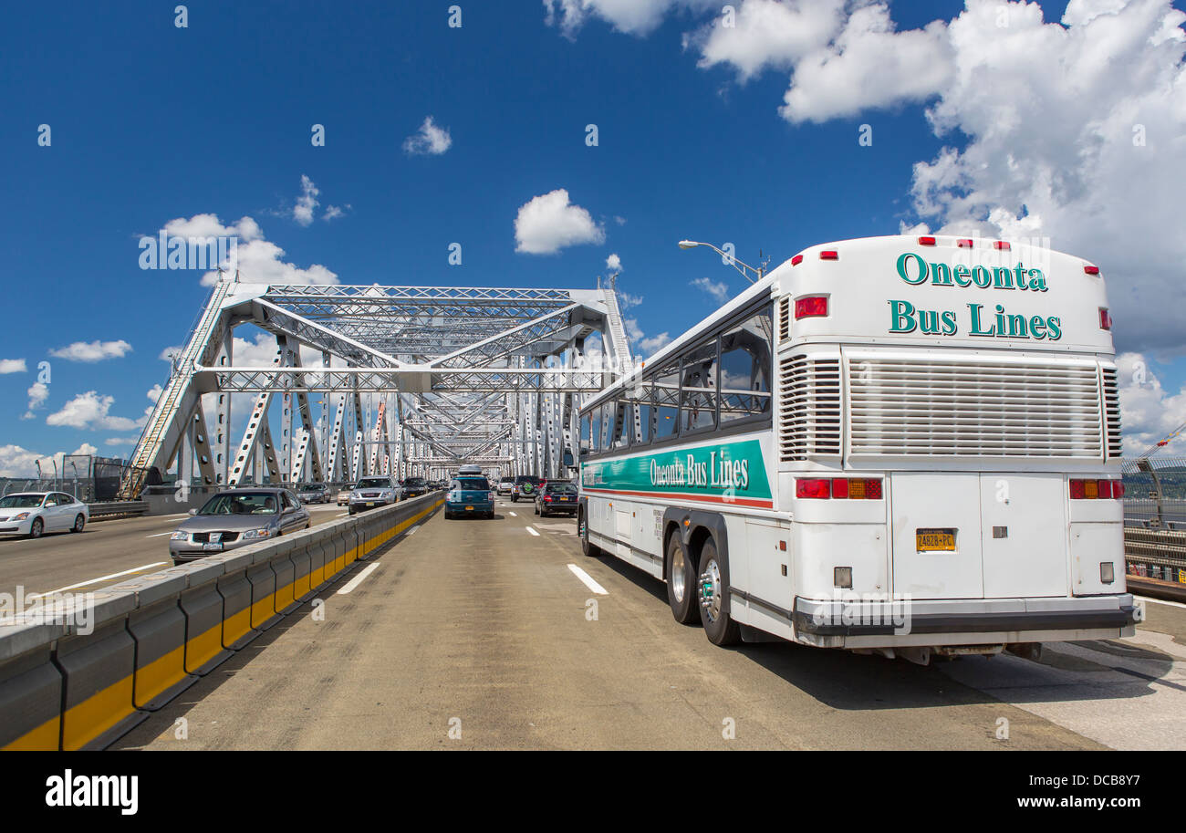 TAPPAN ZEE BRIDGE, NEW YORK, USA - Oneonta bus crossing Hudson River westbound on Tappan Zee Bridge. Stock Photo