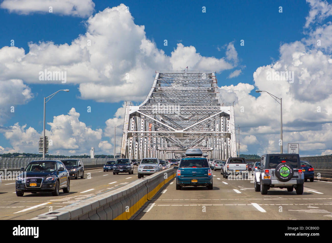 TAPPAN ZEE BRIDGE, NEW YORK, USA Crossing Hudson River westbound on