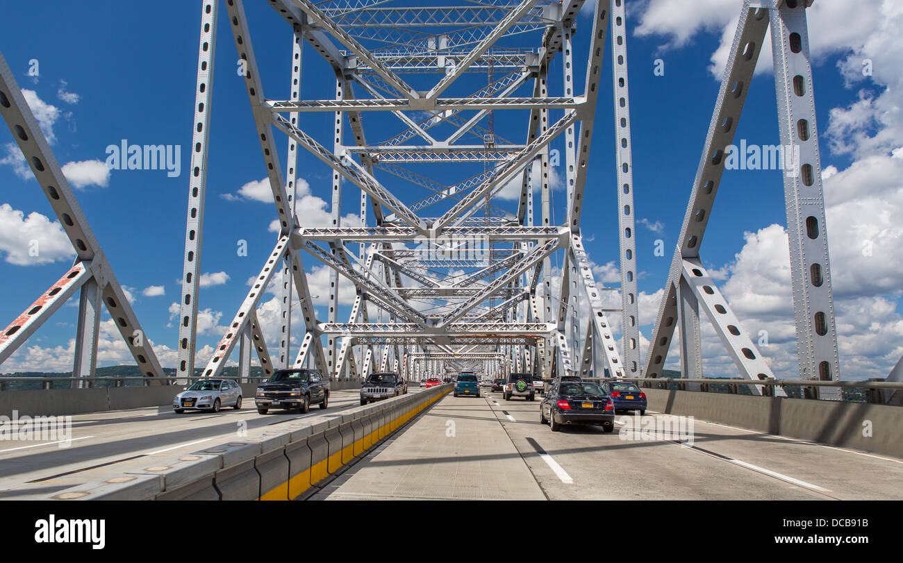 TAPPAN ZEE BRIDGE, NEW YORK, USA Crossing Hudson River westbound on Tappan Zee Bridge Stock
