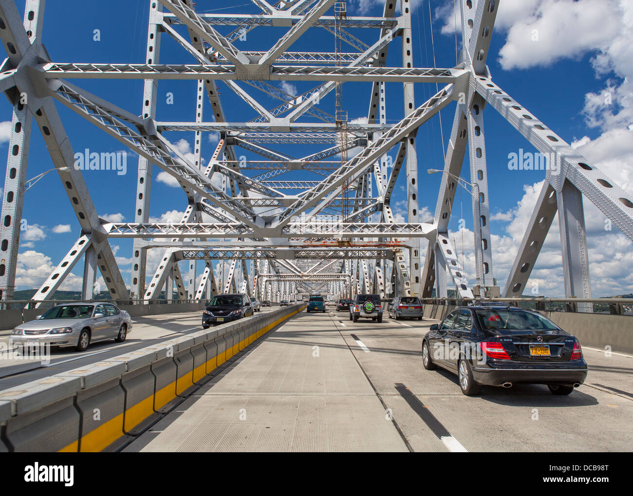 TAPPAN ZEE BRIDGE, NEW YORK, USA - Crossing Hudson River westbound on Tappan Zee Bridge. Stock Photo