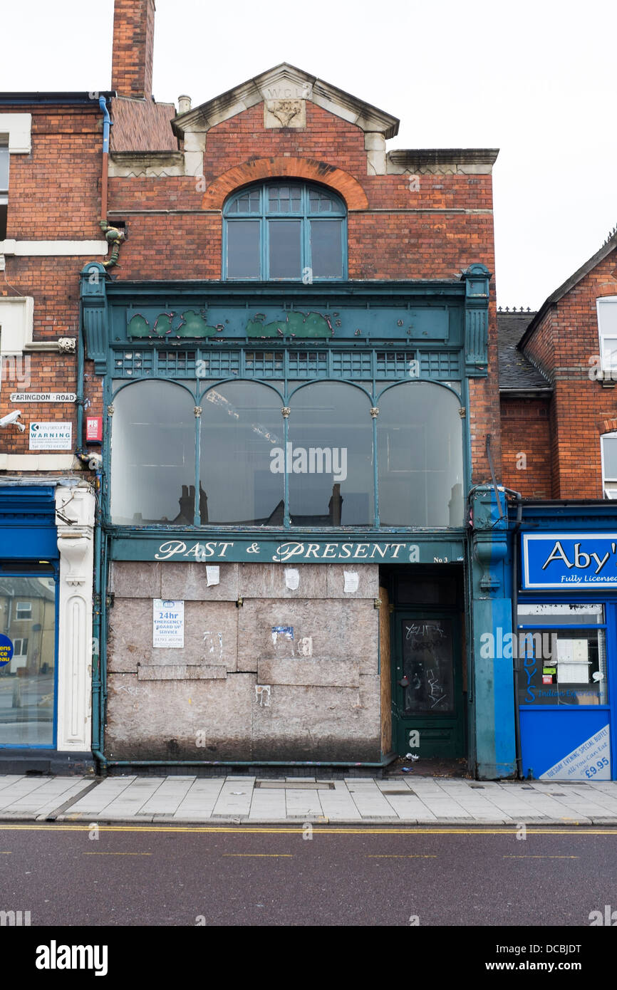 Past and Present Store Faringdon Road Swindon Stock Photo Alamy