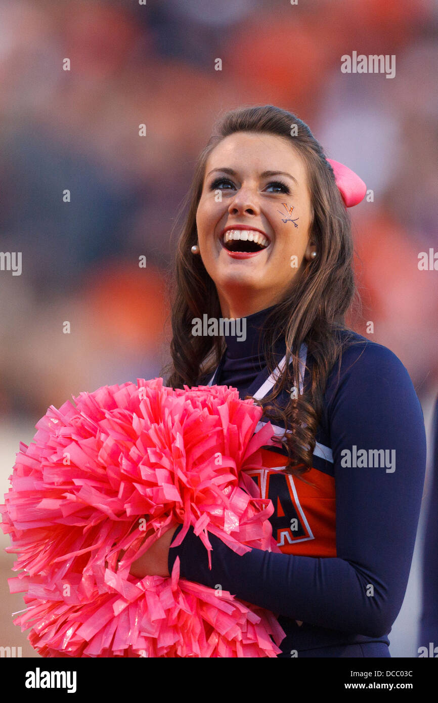 Cheerleader football brunette hi-res stock photography and images - Alamy