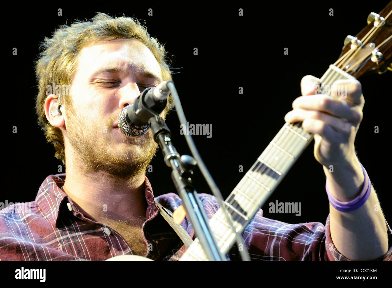 Toronto, Canada. 14th Aug, 2013. American Idol Phillip Phillips performs at Molson Canadian Amphitheatre as the opening act for John Mayer's BORN AND RAISED WORLD TOUR. © EXImages/Alamy Live News Stock Photo
