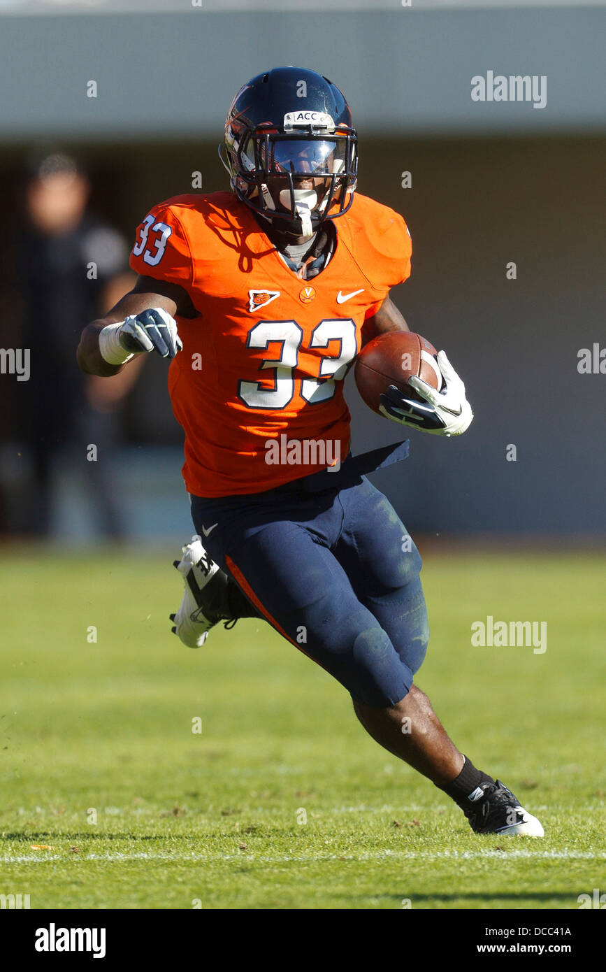 Virginia running back Cedric Peerman (37) rushes past Duke linebacker Tim  Ball (35 Stock Photo - Alamy