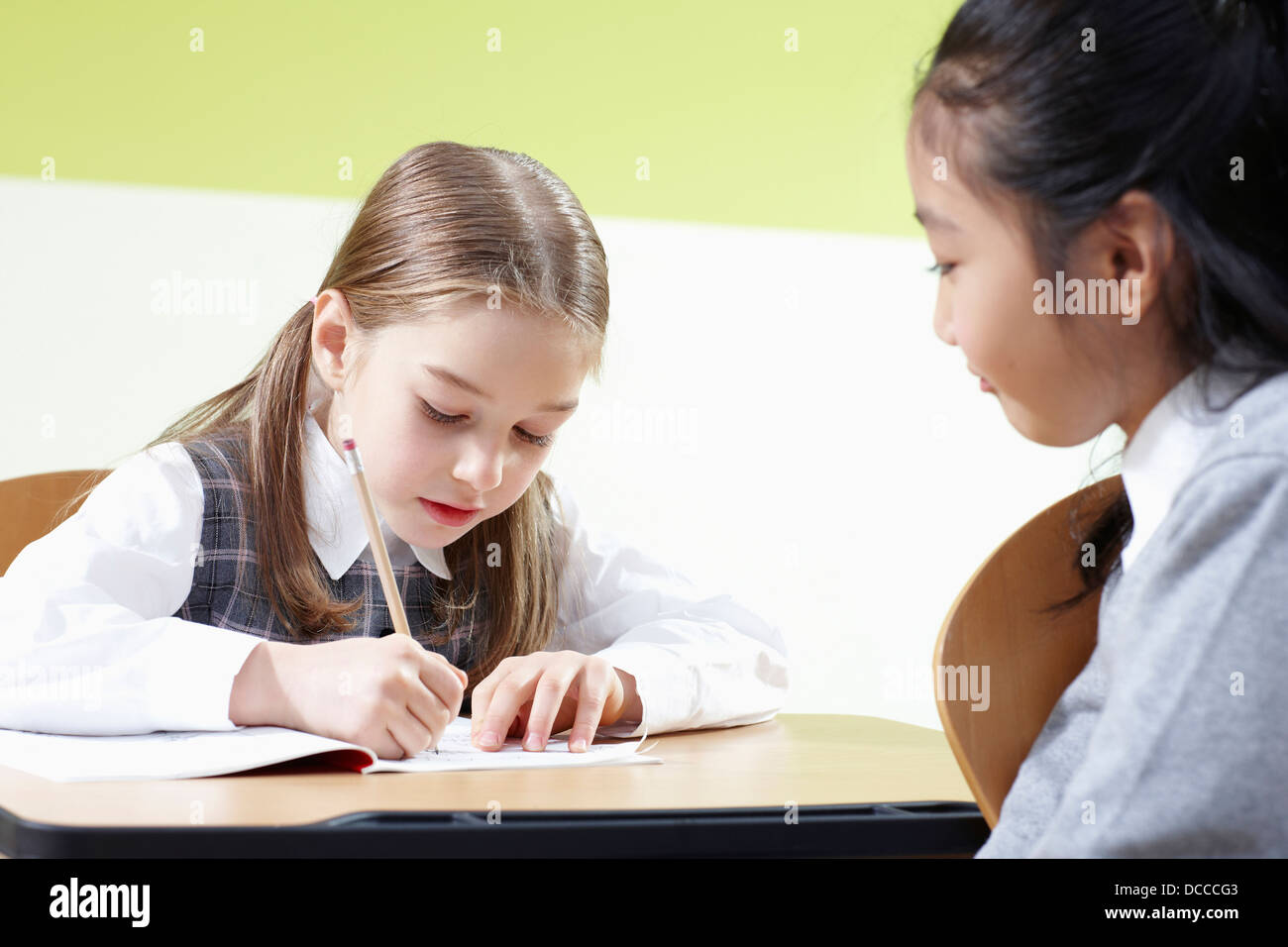 students helping each other in a classroom Stock Photo - Alamy