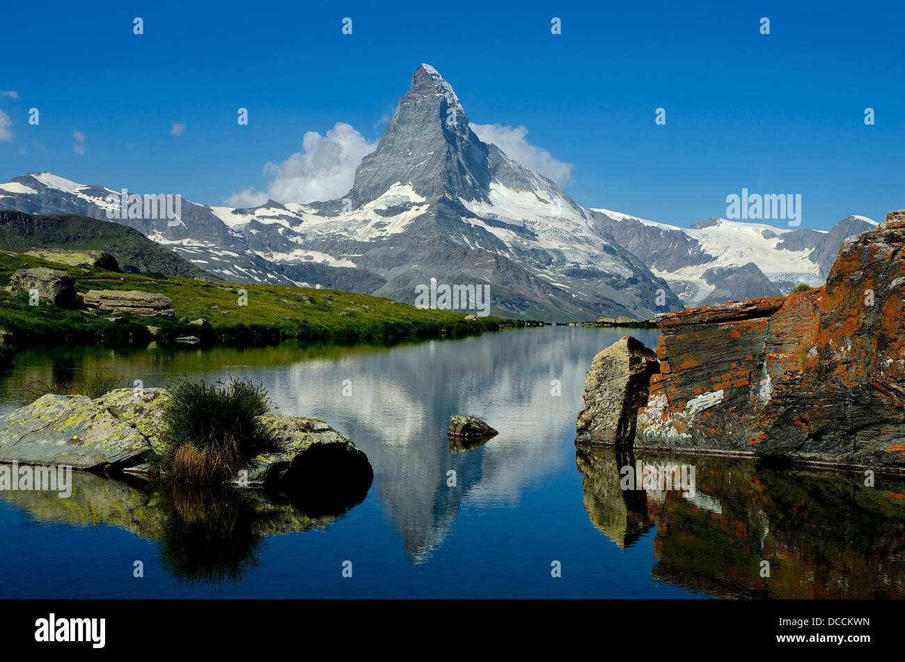 Lake Stellisee With The Matterhorn Hi res Stock Photography And Images 