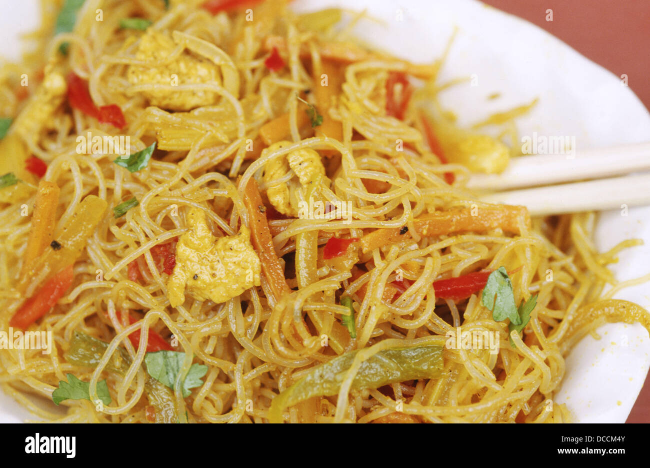 Singapore noodles stirfry Stock Photo Alamy