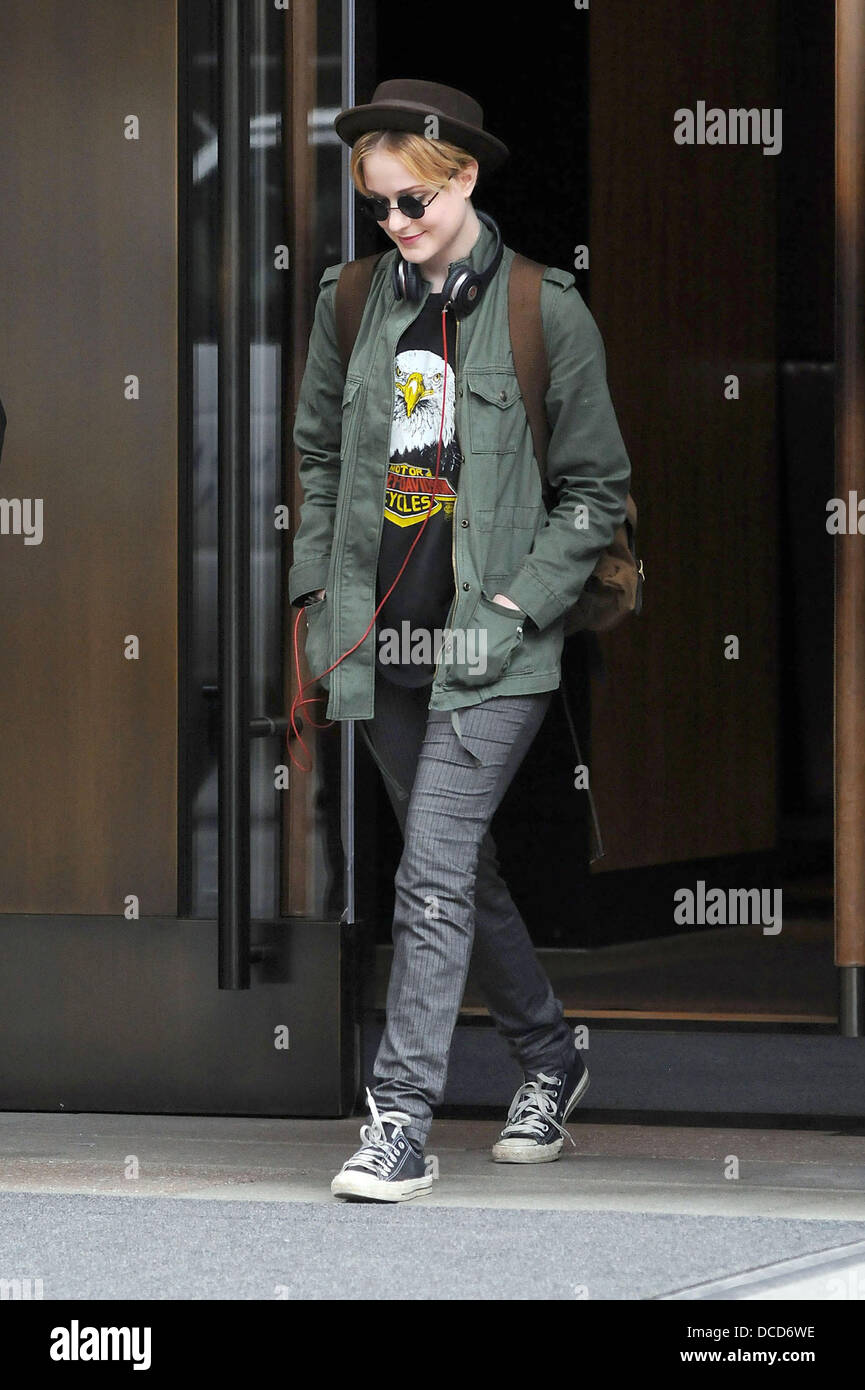 Evan Rachel Wood leaving her Manhattan hotel New York City, USA - 04.10 ...