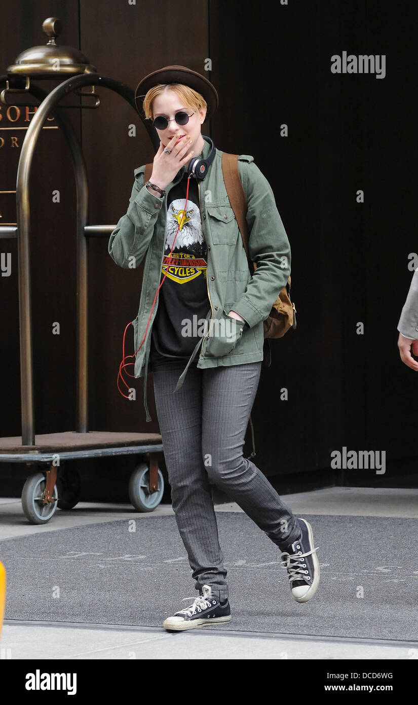Evan Rachel Wood leaving her Manhattan hotel New York City, USA - 04.10 ...