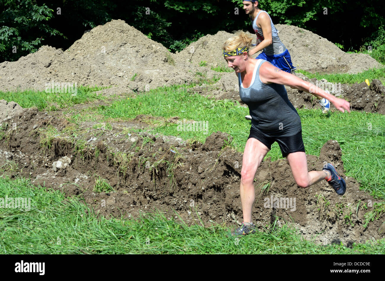 Mud run women hi-res stock photography and images - Alamy
