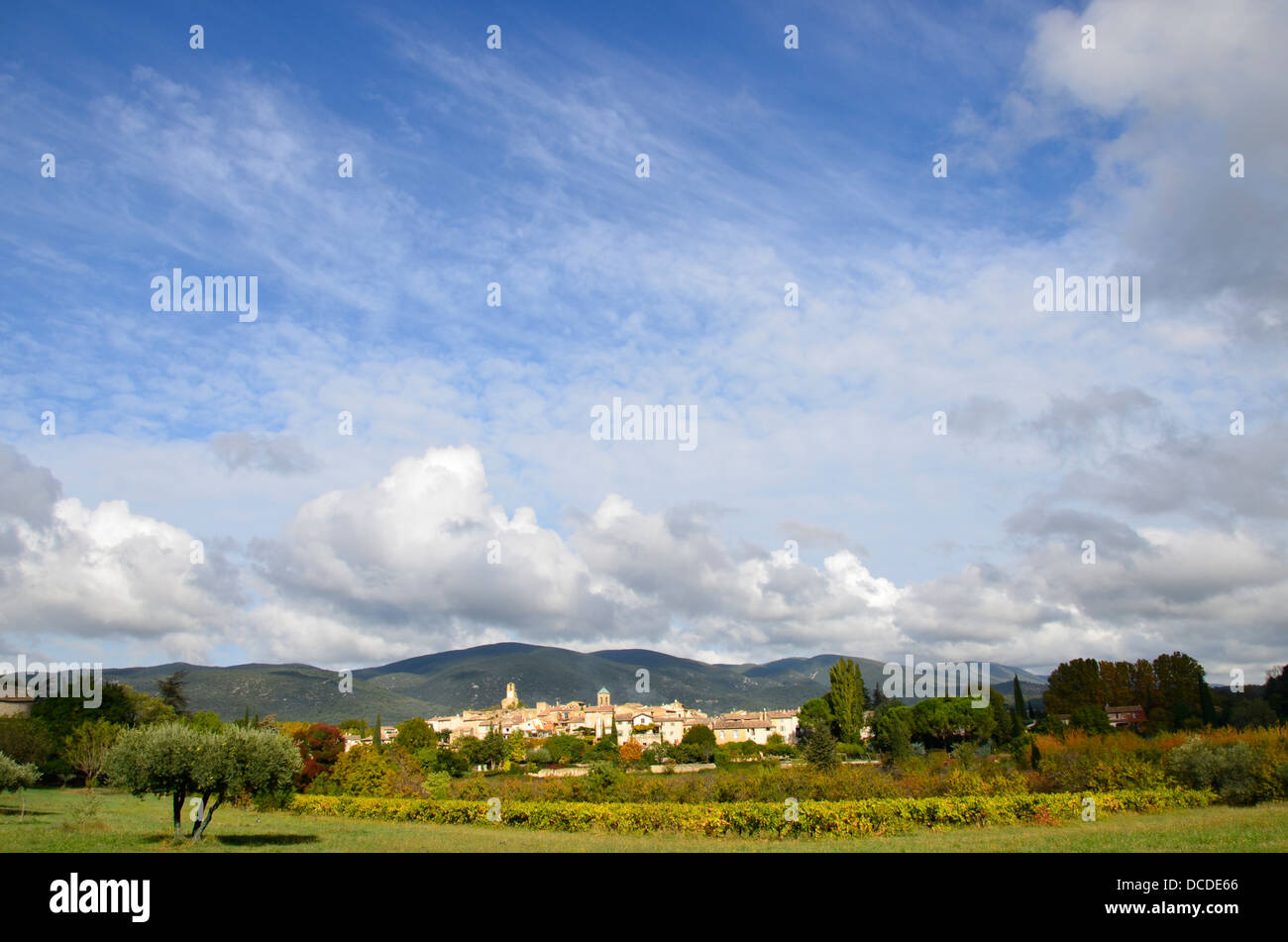 Lourmarin village in the Luberon, situated at the foot of the Luberon, a mountain range of light and contrasts. Provence, France Stock Photo