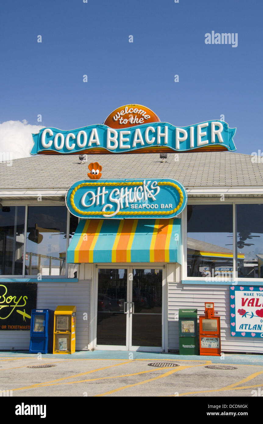 Cocoa Beach Pier Oh Shucks Seafood Bar, Cocoa Beach, Florida, USA, 2008 Stock Photo Alamy