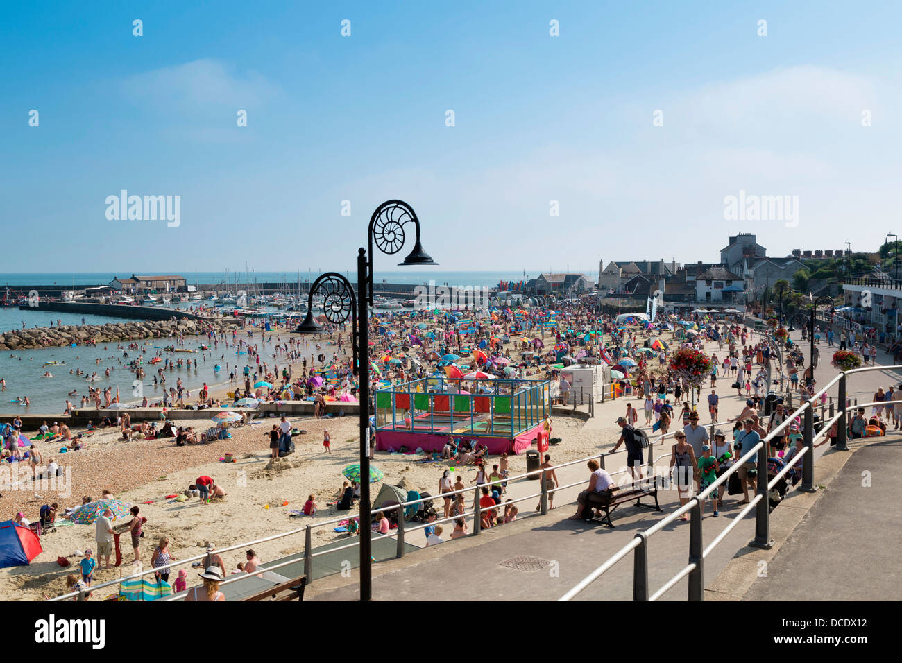 Lyme regis beach hi-res stock photography and images - Alamy